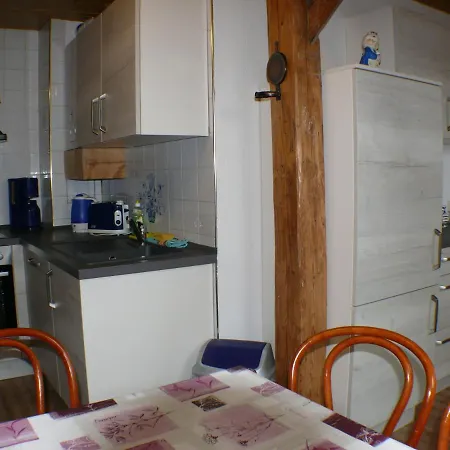 Deutsche Eiche Fruehstueckspension Und غروسشوناو