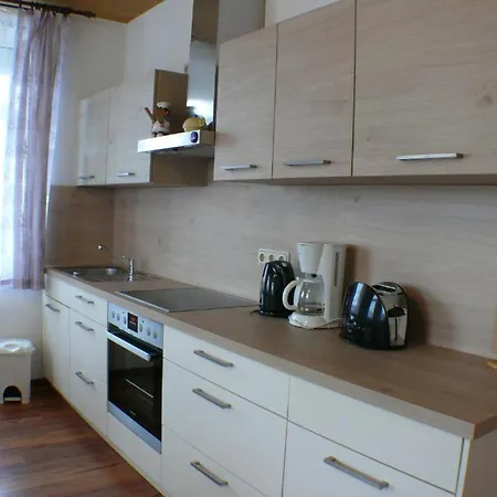 Deutsche Eiche Fruehstueckspension Und غروسشوناو